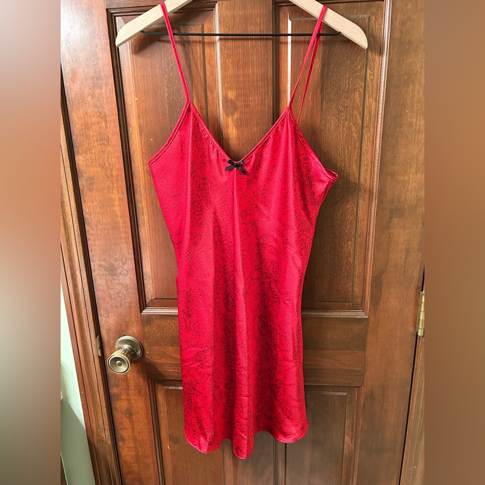 NICOLETTE NEW YORK VTG 80s Red sexy nighty. No size tag.